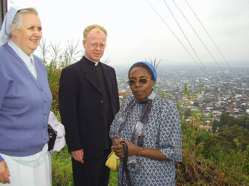 0018 Goma van op een berg.JPG